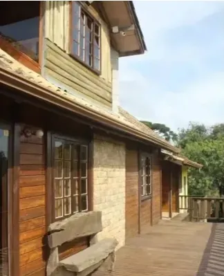Chácara com 12.900m2 e belíssima casa com 300m2 no Marmeleiro